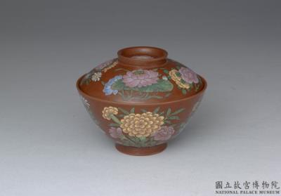 图片[2]-Yixing lidded bowl with flowers of the four seasons in painted enamels, Qing dynasty, Kangxi reign (1662-1722)-China Archive